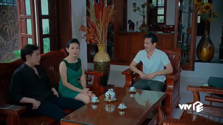 Nước mắt loài cỏ dại: Bán sạch nhà máy về sống chung 1 nhà, con cháu bà Hai Đài bắt đầu lục đục - Ảnh 2. Nước mắt loài cỏ dại: Bán sạch nhà máy về sống chung 1 nhà, con cháu bà Hai Đài bắt đầu lục đục - Ảnh 2.