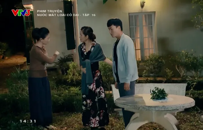 Nước mắt loài cỏ dại - Tập 16: Đi uống nước với bạn mới quen, Dạ Thảo bị mợ ba chửi đồ mất dạy - Ảnh 6. Nước mắt loài cỏ dại - Tập 16: Đi uống nước với bạn mới quen, Dạ Thảo bị mợ ba chửi đồ mất dạy - Ảnh 6.