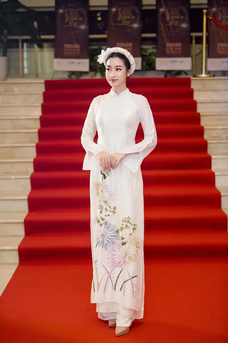 Hoa hậu Ngọc Hân, Đỗ Mỹ Linh diện áo dài đọ sắc một 9 một 10 - Ảnh 12. Hoa hậu Ngọc Hân, Đỗ Mỹ Linh diện áo dài đọ sắc một 9 một 10 - Ảnh 12.
