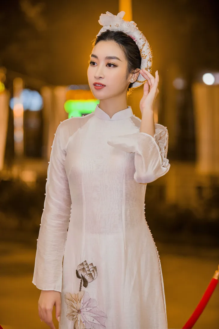 Hoa hậu Ngọc Hân, Đỗ Mỹ Linh diện áo dài đọ sắc một 9 một 10 - Ảnh 5. Hoa hậu Ngọc Hân, Đỗ Mỹ Linh diện áo dài đọ sắc một 9 một 10 - Ảnh 5.