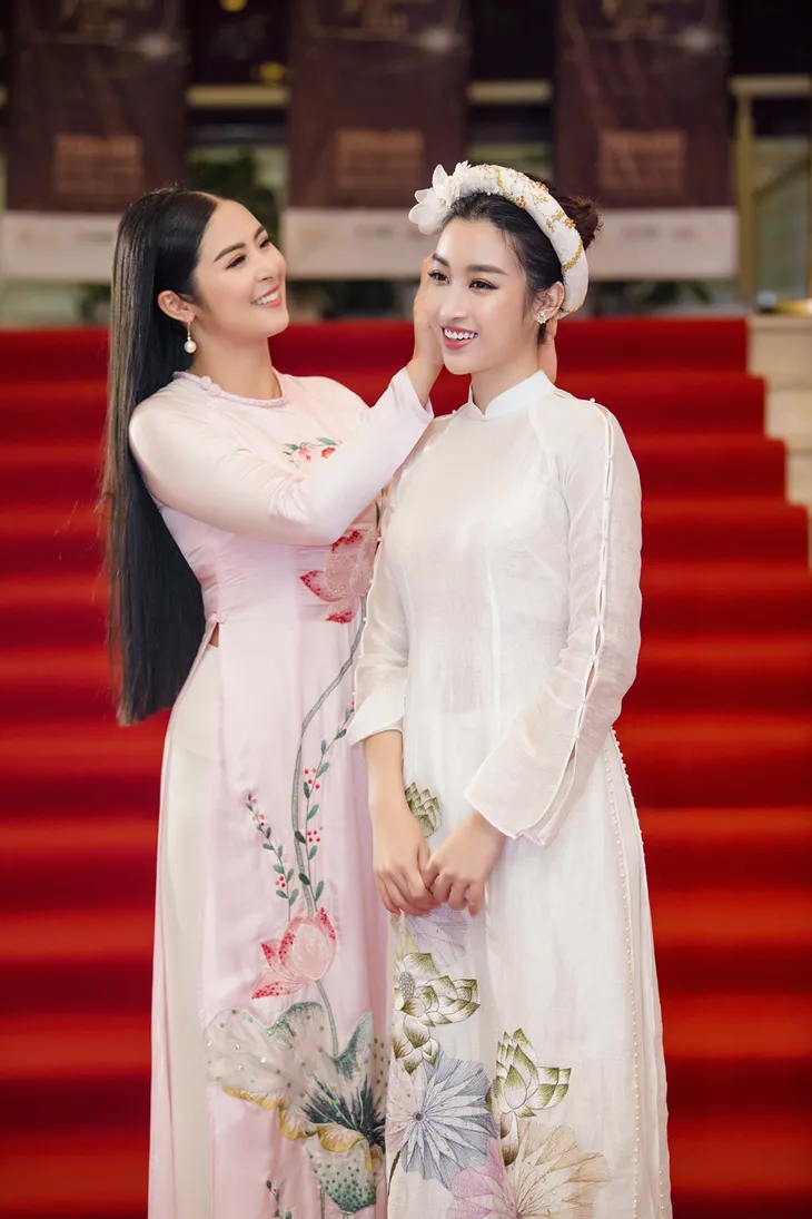Hoa hậu Ngọc Hân, Đỗ Mỹ Linh diện áo dài đọ sắc một 9 một 10 - Ảnh 10. Hoa hậu Ngọc Hân, Đỗ Mỹ Linh diện áo dài đọ sắc một 9 một 10 - Ảnh 10.