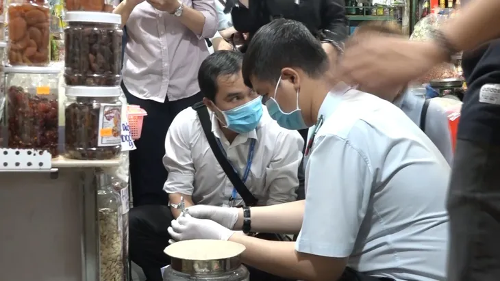 TP.HCM thành lập 30 đoàn kiểm tra an toàn thực phẩm dịp Tết - Ảnh 2.
