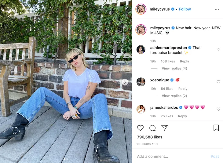 Miley Cyrus khoe tóc mới cá tích chào đón thâp kỷ mới - Ảnh 1. Miley Cyrus khoe tóc mới cá tích chào đón thâp kỷ mới - Ảnh 1.