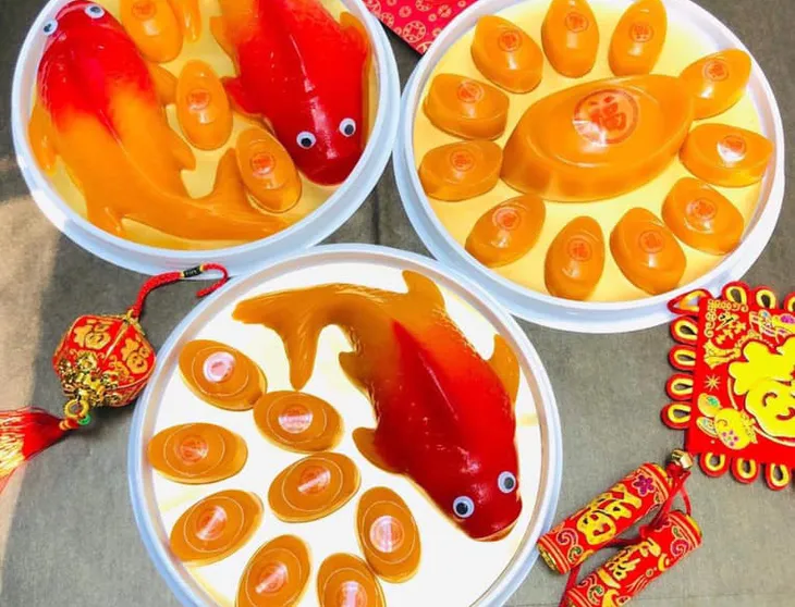 Nhiều món đồ cúng độc - lạ được ưa chuộng ngày cận Tết - Ảnh 2. Nhiều món đồ cúng độc - lạ được ưa chuộng ngày cận Tết - Ảnh 2.