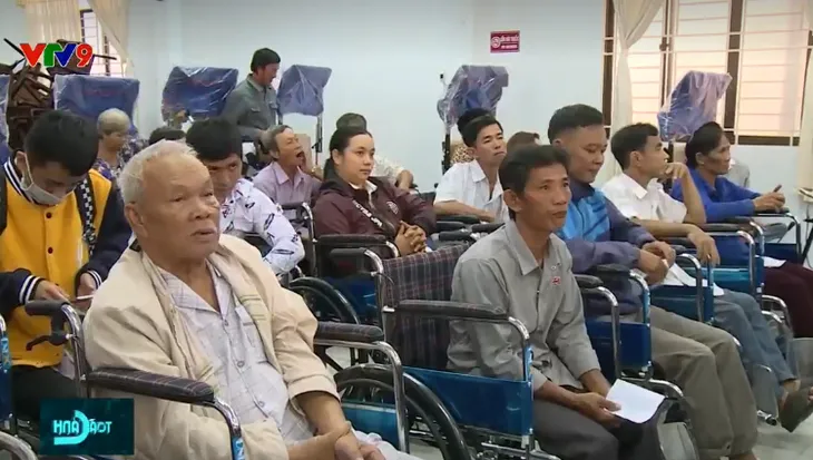 Trao tặng hàng trăm xe lăn, xe lắc cho người khuyết tật nghèo tại Cần Thơ - Ảnh 1. Trao tặng hàng trăm xe lăn, xe lắc cho người khuyết tật nghèo tại Cần Thơ - Ảnh 1.