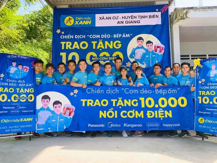 10.000 nồi cơm trao đi, ngàn nụ cười cùng vạn khoảnh khắc yêu thương nhận lại từ Cơm dẻo - Bếp ấm - Ảnh 1. 10.000 nồi cơm trao đi, ngàn nụ cười cùng vạn khoảnh khắc yêu thương nhận lại từ Cơm dẻo - Bếp ấm - Ảnh 1.