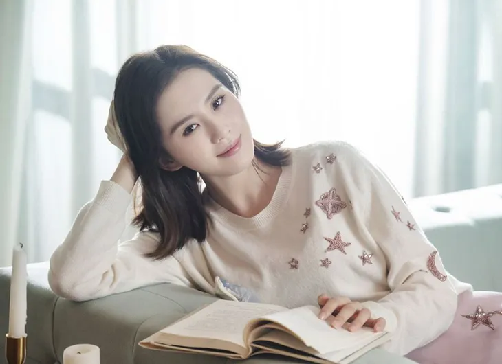 Lưu Thi Thi ngọt ngào tung ảnh chiêu đãi fan đầu năm - Ảnh 2. Lưu Thi Thi ngọt ngào tung ảnh chiêu đãi fan đầu năm - Ảnh 2.