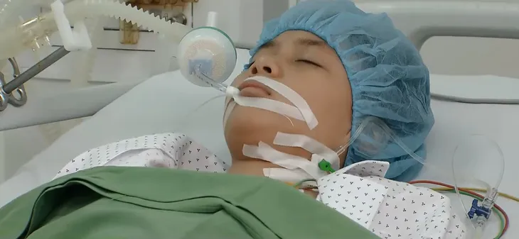 Hoa hồng trên ngực trái - Tập cuối: Rơi nước mắt với những lời cuối của Thái dành cho con - Ảnh 2. Hoa hồng trên ngực trái - Tập cuối: Rơi nước mắt với những lời cuối của Thái dành cho con - Ảnh 2.