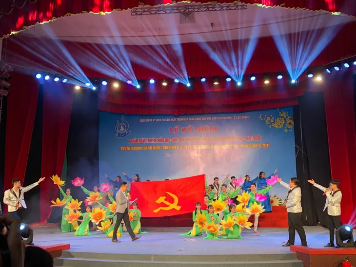 Kỷ niệm 70 năm ngày truyền thống học sinh, sinh viên - Ảnh 1. Kỷ niệm 70 năm ngày truyền thống học sinh, sinh viên - Ảnh 1.