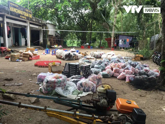 Bắt giữ hàng lậu trị giá 500 triệu đồng vận chuyển bằng xuồng máy - Ảnh 1. Bắt giữ hàng lậu trị giá 500 triệu đồng vận chuyển bằng xuồng máy - Ảnh 1.