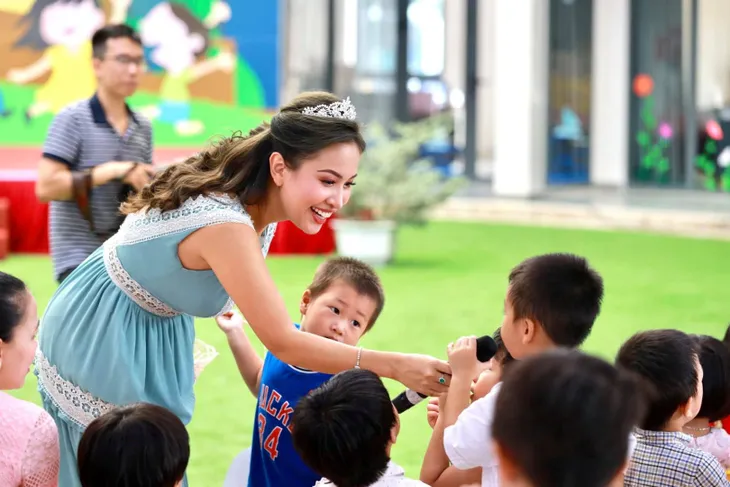 Vào vai chị Hằng, sao Việt nào đẹp nhất mùa Trung thu 2020? - Ảnh 9.
