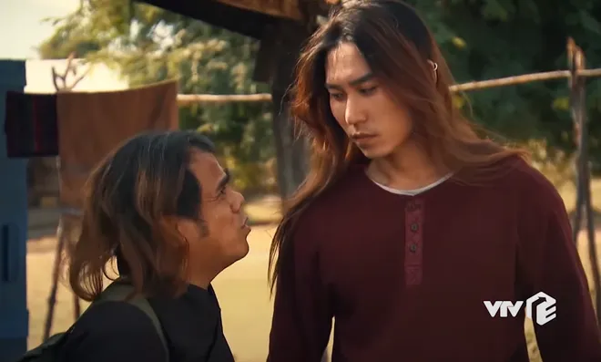 Cát đỏ - Tập 18: Hùng vướng vào lưới tình với Nhớ? - Ảnh 3. Cát đỏ - Tập 18: Hùng vướng vào lưới tình với Nhớ? - Ảnh 3.