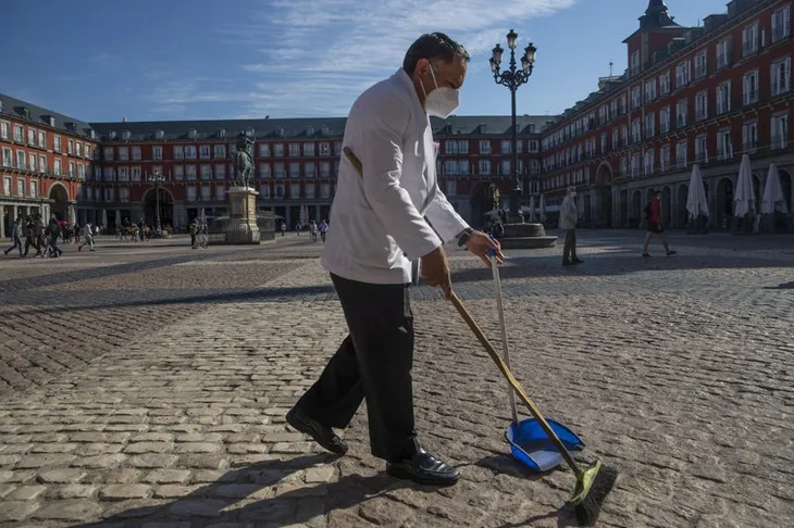 Tây Ban Nha ban bố tình trạng khẩn cấp tại thủ đô Madrid - Ảnh 1. Tây Ban Nha ban bố tình trạng khẩn cấp tại thủ đô Madrid - Ảnh 1.