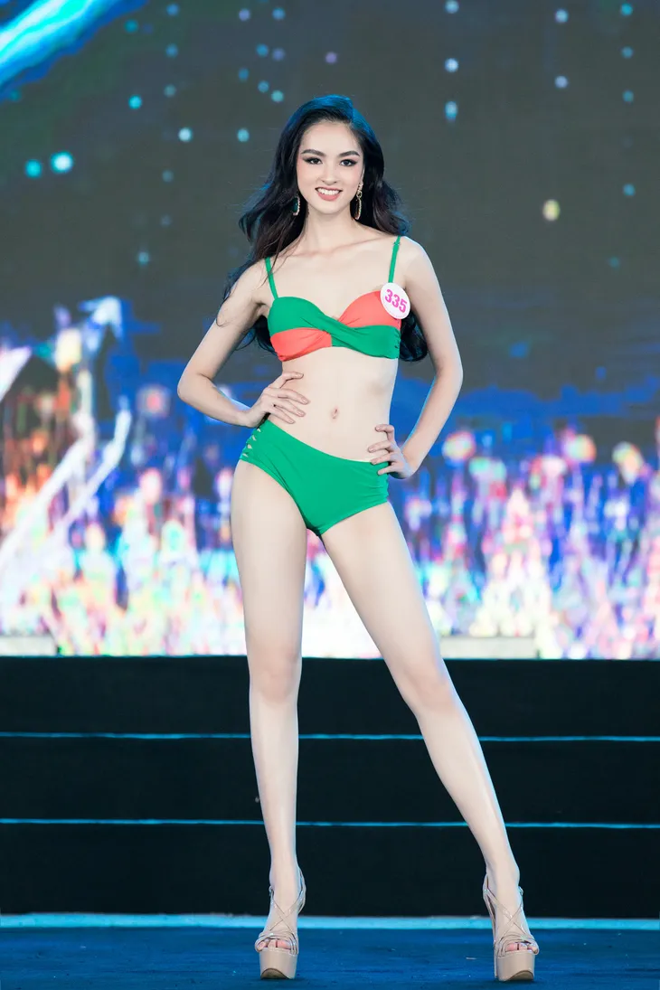 Bỏng mắt trước phần thi bikini Bán kết Hoa hậu Việt Nam 2020 - Ảnh 11.