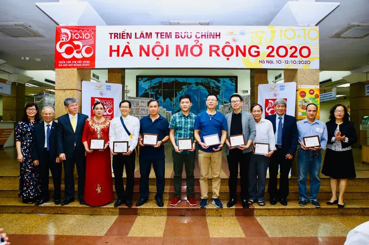 Trưng bày nhiều bộ sưu tập tem quý hiếm nhân kỷ niệm 1010 năm Thăng Long - Hà Nội - Ảnh 3.