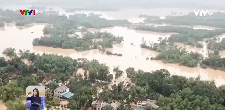Miền Trung mưa lũ lớn chưa từng có trong 20 năm qua - Ảnh 1. Miền Trung mưa lũ lớn chưa từng có trong 20 năm qua - Ảnh 1.