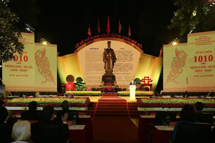 Long trọng kỷ niệm 1010 năm Thăng Long - Hà Nội: Thủ đô ngàn năm văn hiến, anh hùng của cả nước - Ảnh 2. Long trọng kỷ niệm 1010 năm Thăng Long - Hà Nội: Thủ đô ngàn năm văn hiến, anh hùng của cả nước - Ảnh 2.