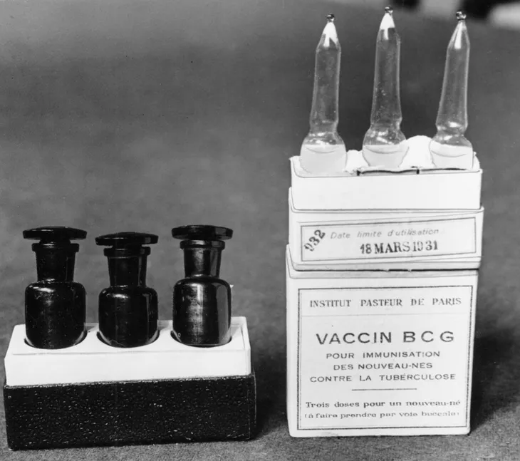 Anh thử nghiệm vaccine lao phòng COVID-19 - Ảnh 1. Anh thử nghiệm vaccine lao phòng COVID-19 - Ảnh 1.