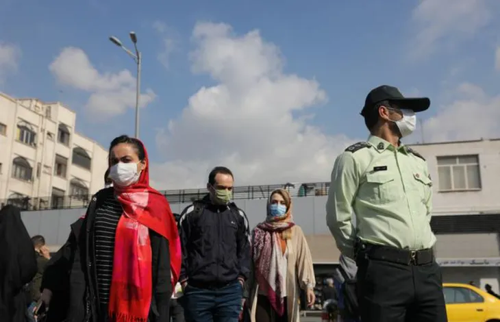 Phòng dịch COVID-19, Iran dự kiến ra quy định đeo khẩu trang bắt buộc - Ảnh 1. Phòng dịch COVID-19, Iran dự kiến ra quy định đeo khẩu trang bắt buộc - Ảnh 1.