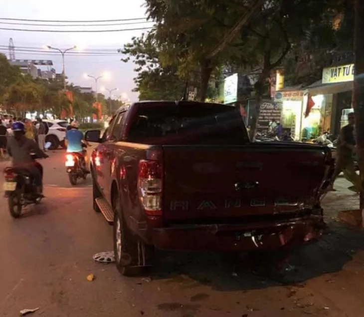 Vụ xe điên ở Hà Nội: Tài xế không có bằng, vượt quá nồng độ cồn - Ảnh 4. Vụ xe điên ở Hà Nội: Tài xế không có bằng, vượt quá nồng độ cồn - Ảnh 4.