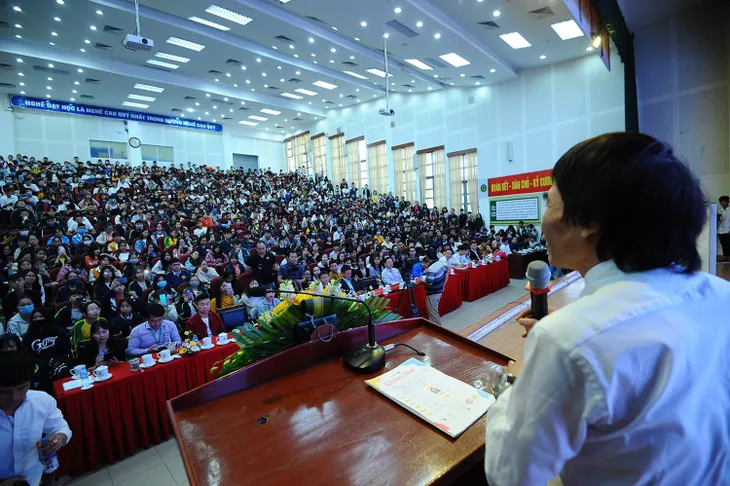 Sôi nổi chương trình Chào tân sinh viên 2020 tại Học viện Nông nghiệp Việt Nam - Ảnh 8. Sôi nổi chương trình Chào tân sinh viên 2020 tại Học viện Nông nghiệp Việt Nam - Ảnh 8.