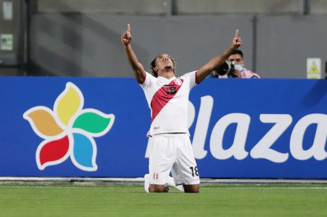 Peru 2-4 Brazil: Neymar lập hat-trick, Brazil đòi lại ngôi đầu - Ảnh 1.
