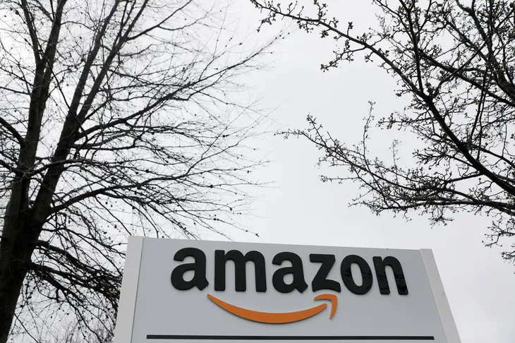 Jeff Bezos từ chức CEO Amazon - Ảnh 1. Jeff Bezos từ chức CEO Amazon - Ảnh 1.