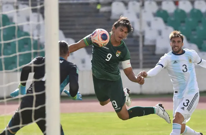 Bolivia 1-2 Argentina: Chiến thắng trên độ cao 3600 mét - Ảnh 1. Bolivia 1-2 Argentina: Chiến thắng trên độ cao 3600 mét - Ảnh 1.