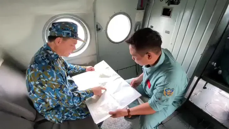 VIDEO Trực thăng thả hàng tiếp tế xuống thủy điện Rào Trăng 3 - Ảnh 1. VIDEO Trực thăng thả hàng tiếp tế xuống thủy điện Rào Trăng 3 - Ảnh 1.