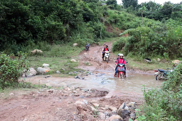 Một ngày “bám bản, bám trường” gieo chữ của các cô giáo vùng cao Sơn La - Ảnh 1. Một ngày “bám bản, bám trường” gieo chữ của các cô giáo vùng cao Sơn La - Ảnh 1.