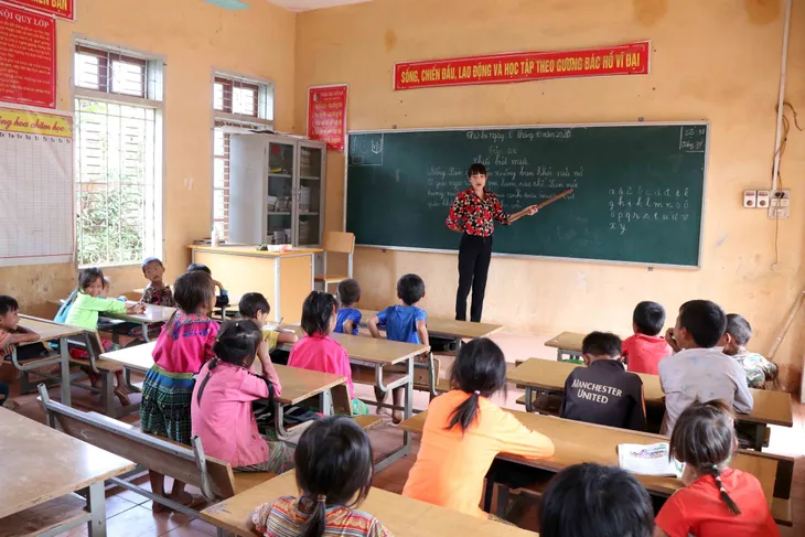 Một ngày “bám bản, bám trường” gieo chữ của các cô giáo vùng cao Sơn La - Ảnh 2. Một ngày “bám bản, bám trường” gieo chữ của các cô giáo vùng cao Sơn La - Ảnh 2.