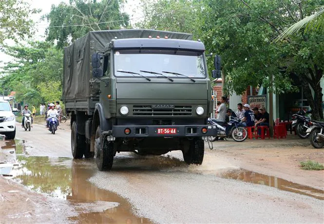 vna_potal_thua_thien_–_hue_khan_truong_tiep_can_hien_truong_cuu_ho_cuu_nan_cac_nan_nhan_vu_sat_lo_dat_da_tai_thuy_dien_rao_trang_3__092517423_5066945 vna_potal_thua_thien_–_hue_khan_truong_tiep_can_hien_truong_cuu_ho_cuu_nan_cac_nan_nhan_vu_sat_lo_dat_da_tai_thuy_dien_rao_trang_3__092517423_5066945