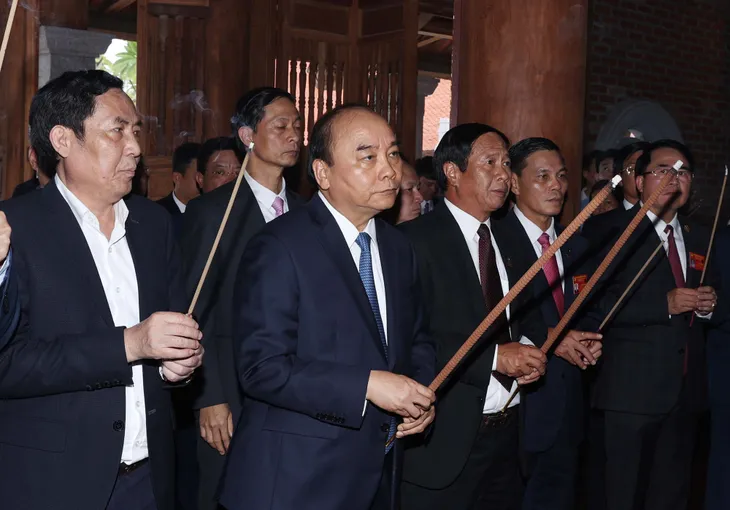Thủ tướng Nguyễn Xuân Phúc dự Đại hội Đảng bộ thành phố Hải Phòng - Ảnh 3. Thủ tướng Nguyễn Xuân Phúc dự Đại hội Đảng bộ thành phố Hải Phòng - Ảnh 3.
