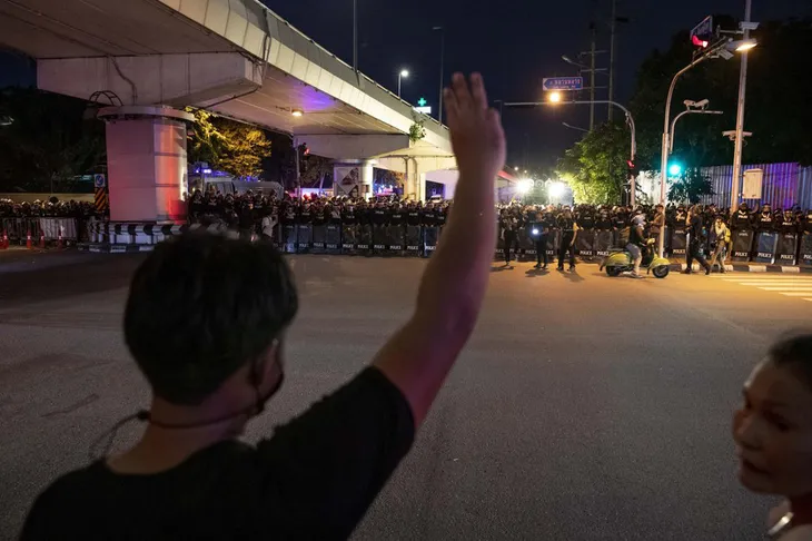 Biểu tình kéo dài 3 tháng, Thái Lan thực thi sắc lệnh tình trạng khẩn cấp tại thủ đô Bangkok - Ảnh 6. Biểu tình kéo dài 3 tháng, Thái Lan thực thi sắc lệnh tình trạng khẩn cấp tại thủ đô Bangkok - Ảnh 6.