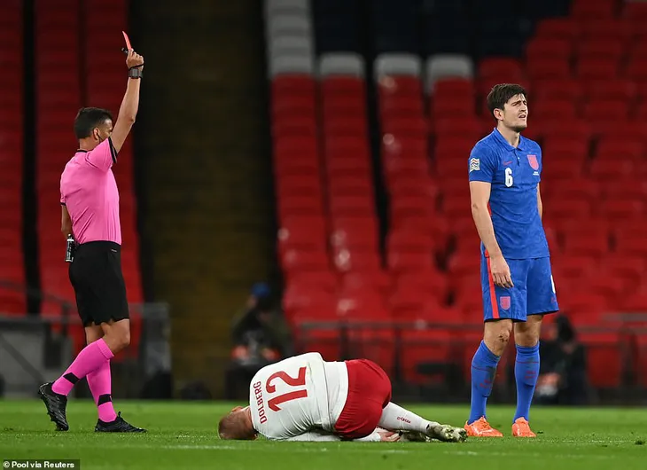 Harry Maguire nhận thẻ đỏ, ĐT Anh thua Đan Mạch ngay trên sân nhà (UEFA Nations League 2020/21) - Ảnh 2. Harry Maguire nhận thẻ đỏ, ĐT Anh thua Đan Mạch ngay trên sân nhà (UEFA Nations League 2020/21) - Ảnh 2.