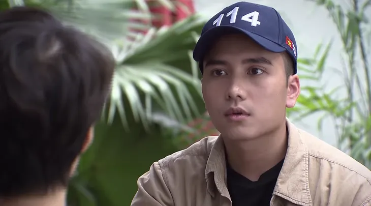 Lửa ấm - Tập 11: Hoàng (Mạnh Quân) bỗng dưng trở thành hotboy lính cứu hỏa - Ảnh 4. Lửa ấm - Tập 11: Hoàng (Mạnh Quân) bỗng dưng trở thành hotboy lính cứu hỏa - Ảnh 4.
