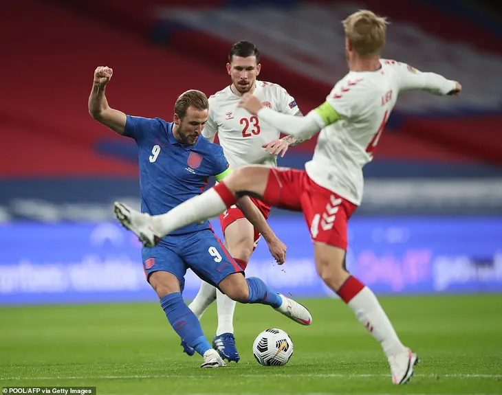 Harry Maguire nhận thẻ đỏ, ĐT Anh thua Đan Mạch ngay trên sân nhà (UEFA Nations League 2020/21) - Ảnh 1. Harry Maguire nhận thẻ đỏ, ĐT Anh thua Đan Mạch ngay trên sân nhà (UEFA Nations League 2020/21) - Ảnh 1.