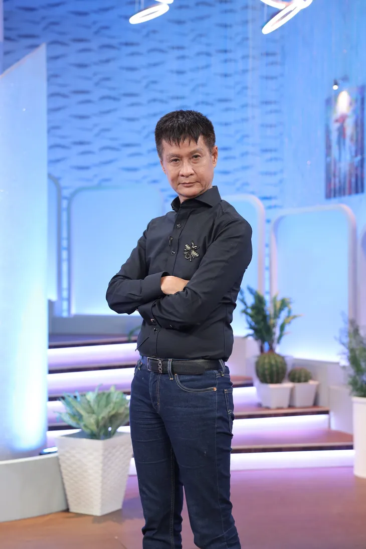 Đạo diễn Lê Hoàng - Hương Giang tranh cãi gay gắt trong Chị em chúng mình - Ảnh 1. Đạo diễn Lê Hoàng - Hương Giang tranh cãi gay gắt trong Chị em chúng mình - Ảnh 1.