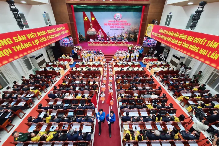 Nhiều địa phương khai mạc Đại hội Đảng bộ - Ảnh 2. Nhiều địa phương khai mạc Đại hội Đảng bộ - Ảnh 2.