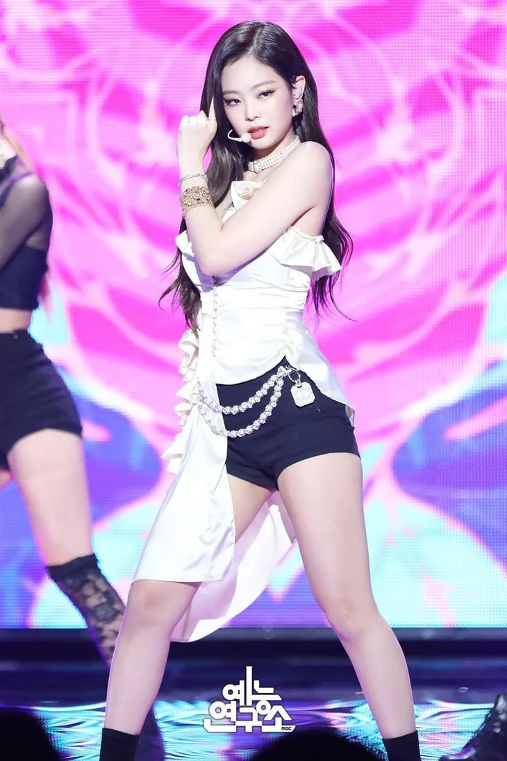 Vượt qua PSY, Jennie (BLACKPINK) phá vỡ kỉ lục Spotify - Ảnh 1. Vượt qua PSY, Jennie (BLACKPINK) phá vỡ kỉ lục Spotify - Ảnh 1.