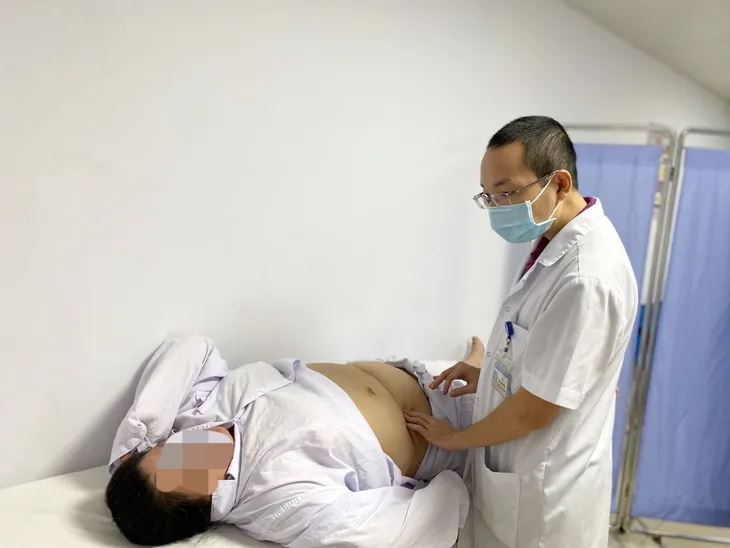 Thu nhỏ dạ dày cho bệnh nhân béo phì có nhiều bệnh lý nền phức tạp - Ảnh 1. Thu nhỏ dạ dày cho bệnh nhân béo phì có nhiều bệnh lý nền phức tạp - Ảnh 1.