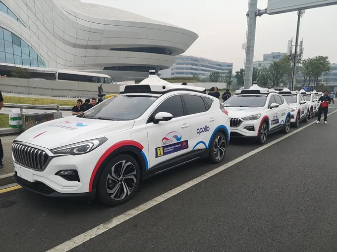 Độc đáo dịch vụ taxi không người lái tại Bắc Kinh, Trung Quốc - Ảnh 1. Độc đáo dịch vụ taxi không người lái tại Bắc Kinh, Trung Quốc - Ảnh 1.