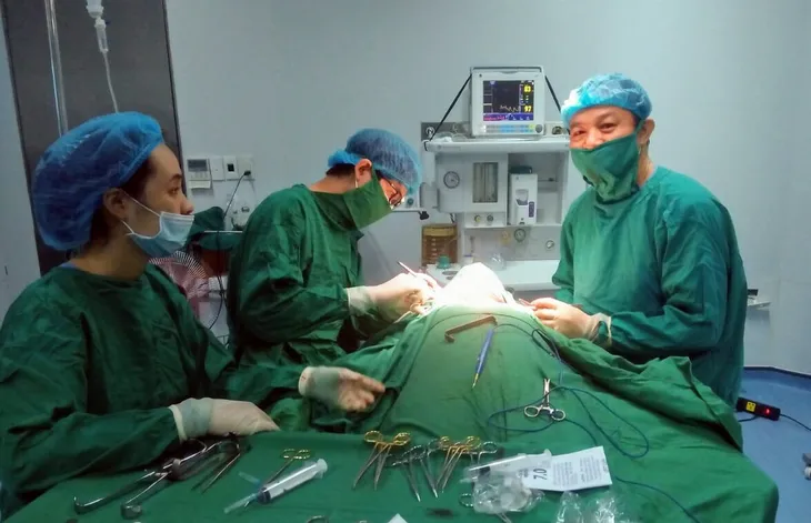 Điều trị kịp thời cho một bệnh nhân mắc hậu bối - Ảnh 1.