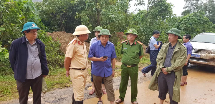 Vụ sạt lở ở Quảng Trị: Lập Sở chỉ huy tiền phương để cứu nạn, Phó Chủ tịch thường trực UBND tỉnh chỉ huy - Ảnh 1. Vụ sạt lở ở Quảng Trị: Lập Sở chỉ huy tiền phương để cứu nạn, Phó Chủ tịch thường trực UBND tỉnh chỉ huy - Ảnh 1.
