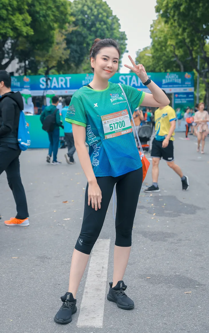 MC Mai Ngọc chạy thi cùng Xuân Nghị, Thanh Sơn - Ảnh 2. MC Mai Ngọc chạy thi cùng Xuân Nghị, Thanh Sơn - Ảnh 2.
