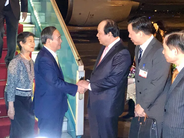 Tân Thủ tướng Nhật Bản và Phu nhân bắt đầu thăm chính thức Việt Nam - Ảnh 1. Tân Thủ tướng Nhật Bản và Phu nhân bắt đầu thăm chính thức Việt Nam - Ảnh 1.