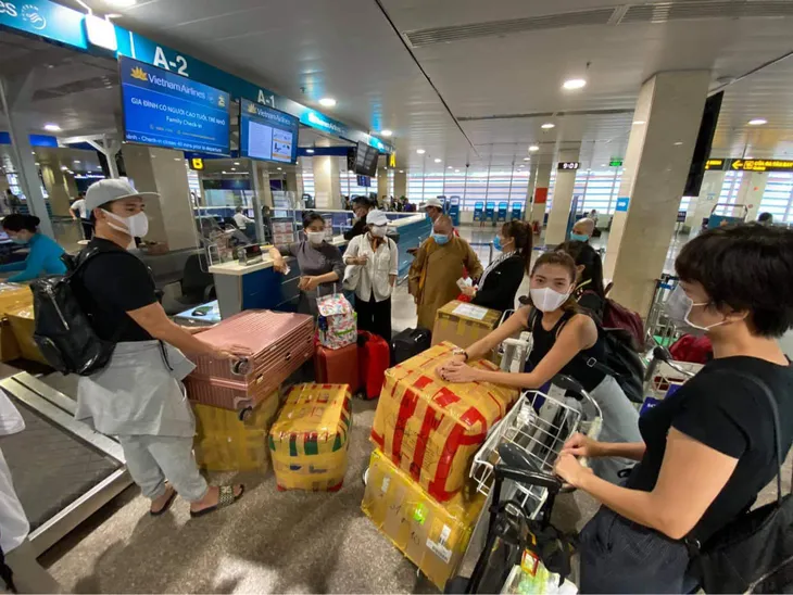Nhiều nghệ sĩ lên đường đến miền Trung - Ảnh 2. Nhiều nghệ sĩ lên đường đến miền Trung - Ảnh 2.