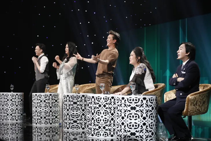 Giọng ca “kim cương đen” hát được 18 ngôn ngữ khiến ca sĩ Đàm Vĩnh Hưng bái phục - Ảnh 1. Giọng ca “kim cương đen” hát được 18 ngôn ngữ khiến ca sĩ Đàm Vĩnh Hưng bái phục - Ảnh 1.