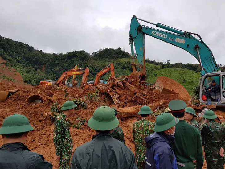 40 giờ khẩn trương tìm kiếm 22 nạn nhân sạt lở đất ở Hướng Hóa - Quảng Trị - Ảnh 13. 40 giờ khẩn trương tìm kiếm 22 nạn nhân sạt lở đất ở Hướng Hóa - Quảng Trị - Ảnh 13.