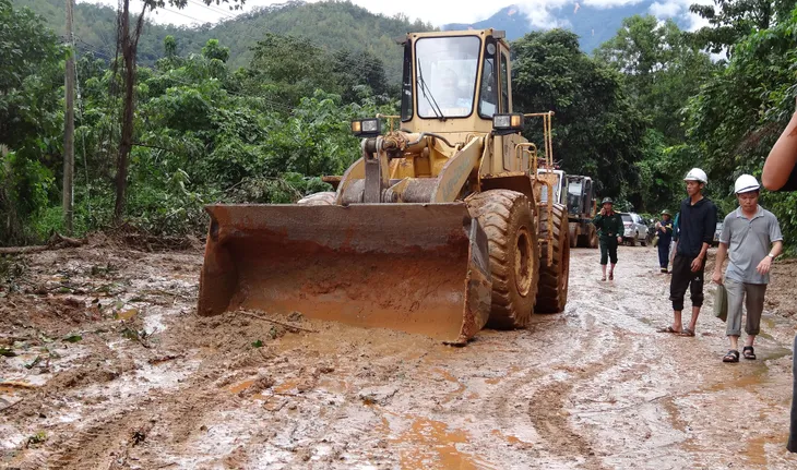 40 giờ khẩn trương tìm kiếm 22 nạn nhân sạt lở đất ở Hướng Hóa - Quảng Trị - Ảnh 5. 40 giờ khẩn trương tìm kiếm 22 nạn nhân sạt lở đất ở Hướng Hóa - Quảng Trị - Ảnh 5.
